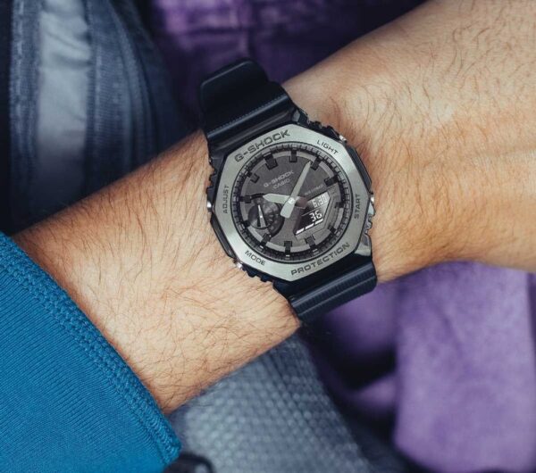 Reloj G-Shock deportivo correa de resina GM-2100BB-1A - Imagen 3