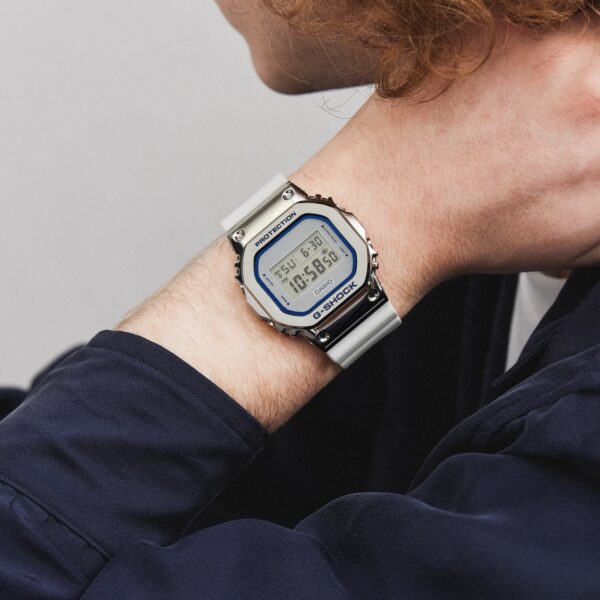 Reloj G-SHOCK Héroes correa de resina GM-5600LC-7 - Imagen 2